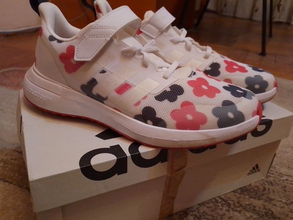 Adidași Adidas mărimea 39,5 pantofi sport
