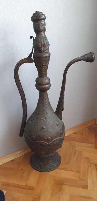 Стар много голям меден ибрик