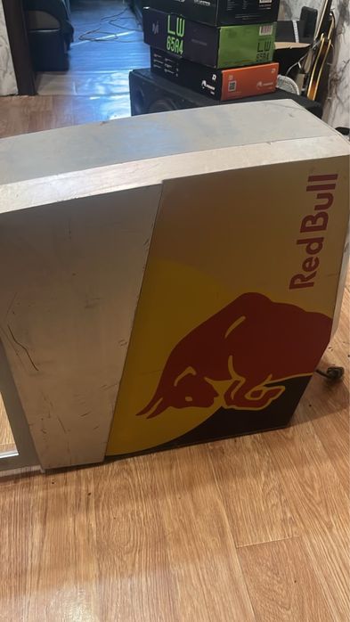 Продам холодильник ред бул