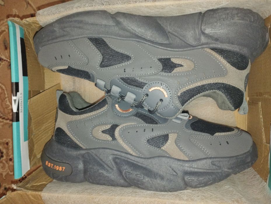 Кросовки, 40 размер примерно