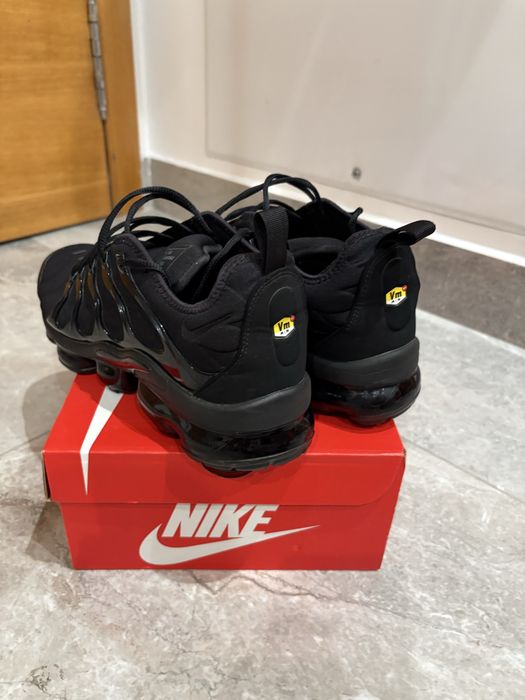 NIKE vapormax plus