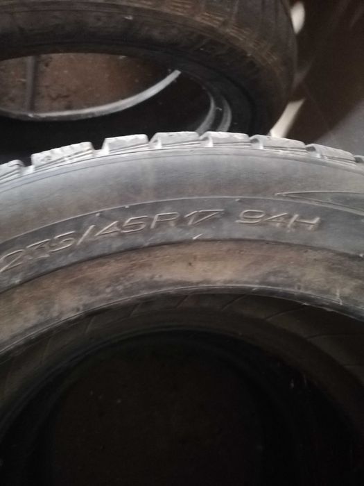 Jenti cu anvelope bune  215/60 R17 96 H   ;235 /45 R17 94 H