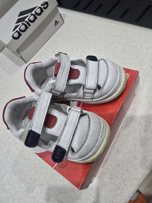 Кожаные сандали белые