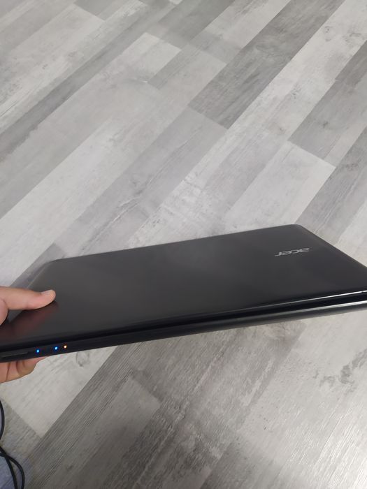 Acer Aspire sotiladi  srochona