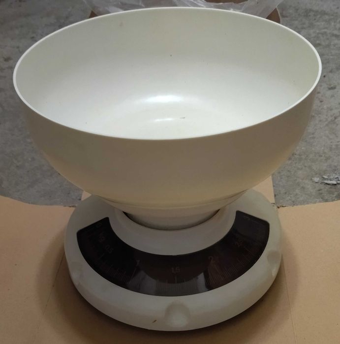 Механична кухненска везна с купа 3 кг.