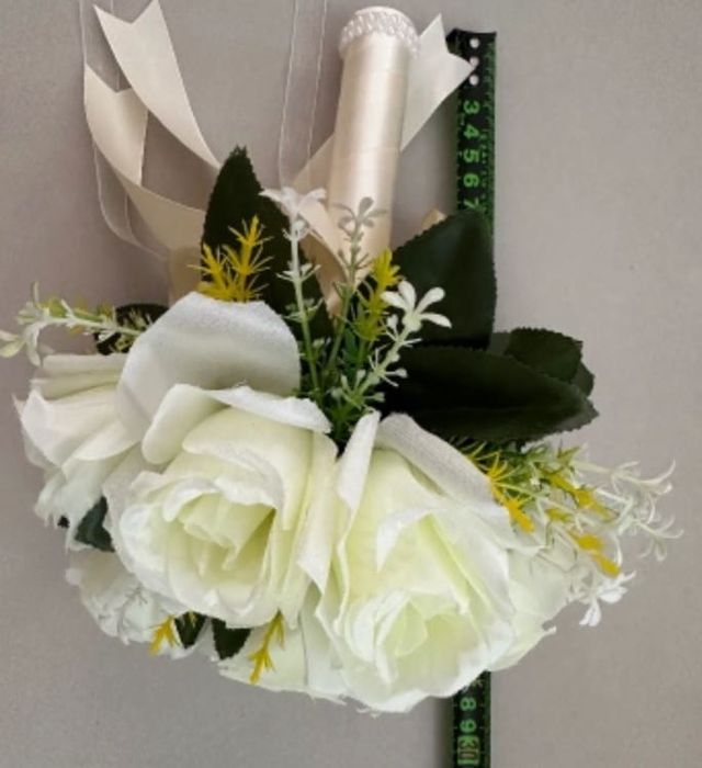 Букет от изкуствени рози, подходящ за сватба - хвърляне на букет