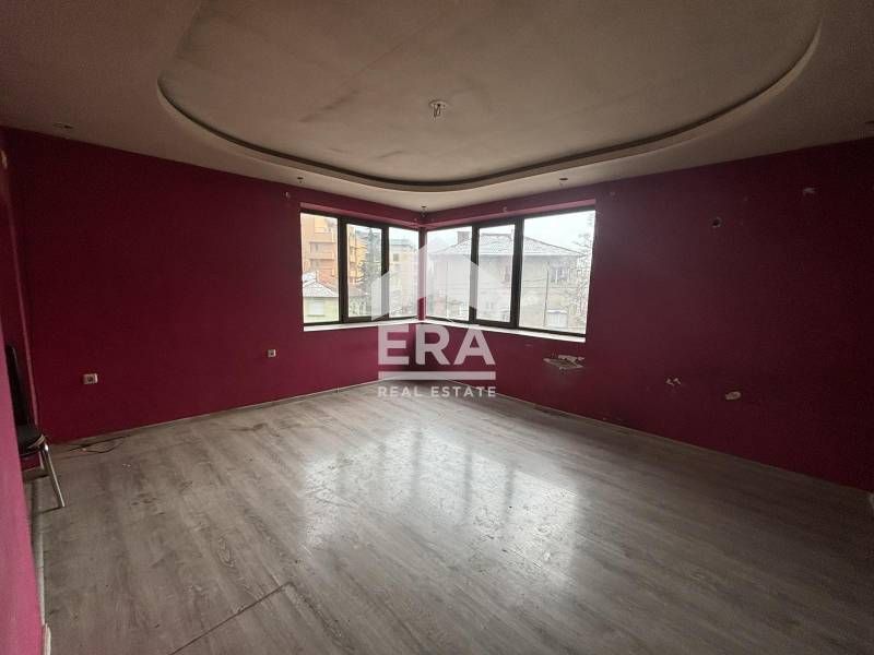 Продава се Тристаен апартамент в Хасково, Център - 84 кв.м за 1124 €/кв.м - Снимка #3