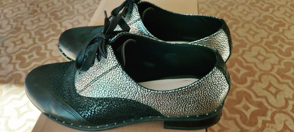 Дамски кожени обувки