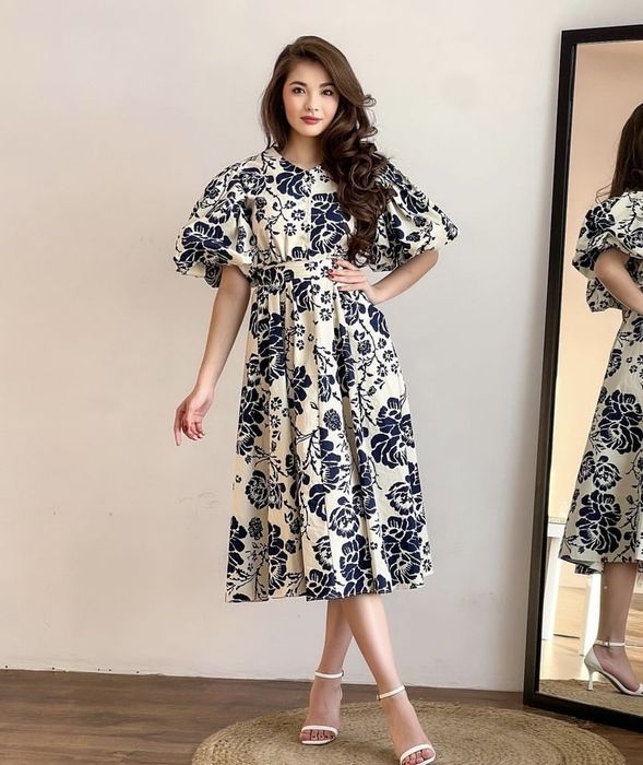 Продается платье в красивом цветочном принте