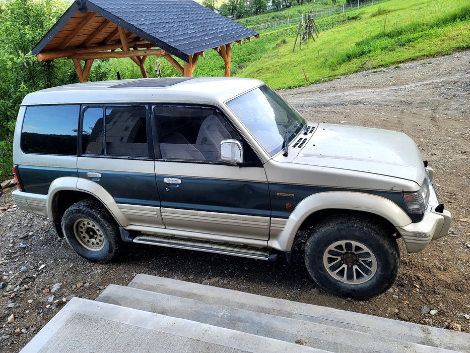Dezmembrez mitsubishi pajero