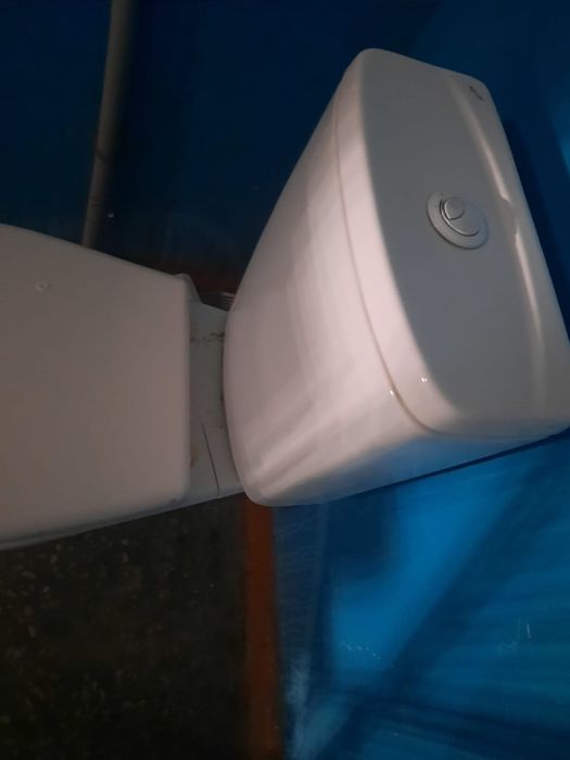 Продам крышку и бачок