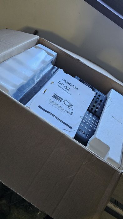 Mixer TASCAM  digital