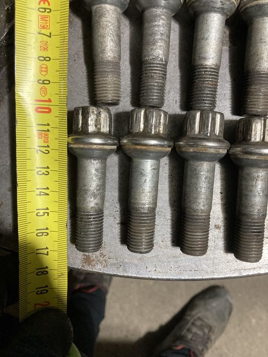 Болтове за Мерцедес