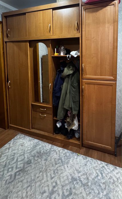 Продам шкаф. За 5000 забирайте. Район цума