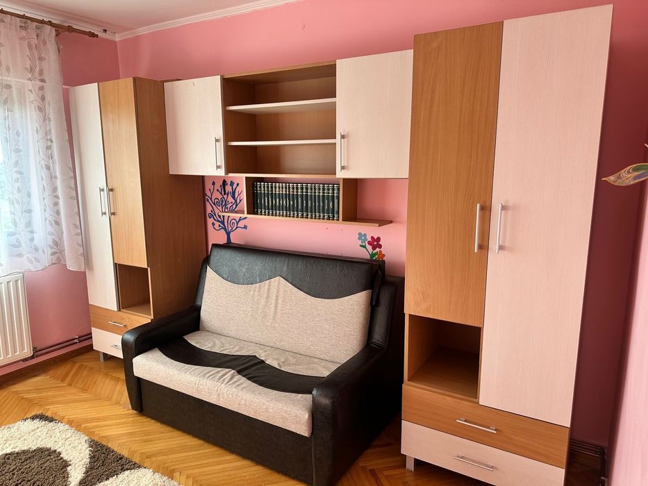 Mobila camera tineret