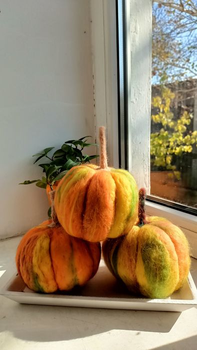 Тыквы из шерсти, сувенир и подарок