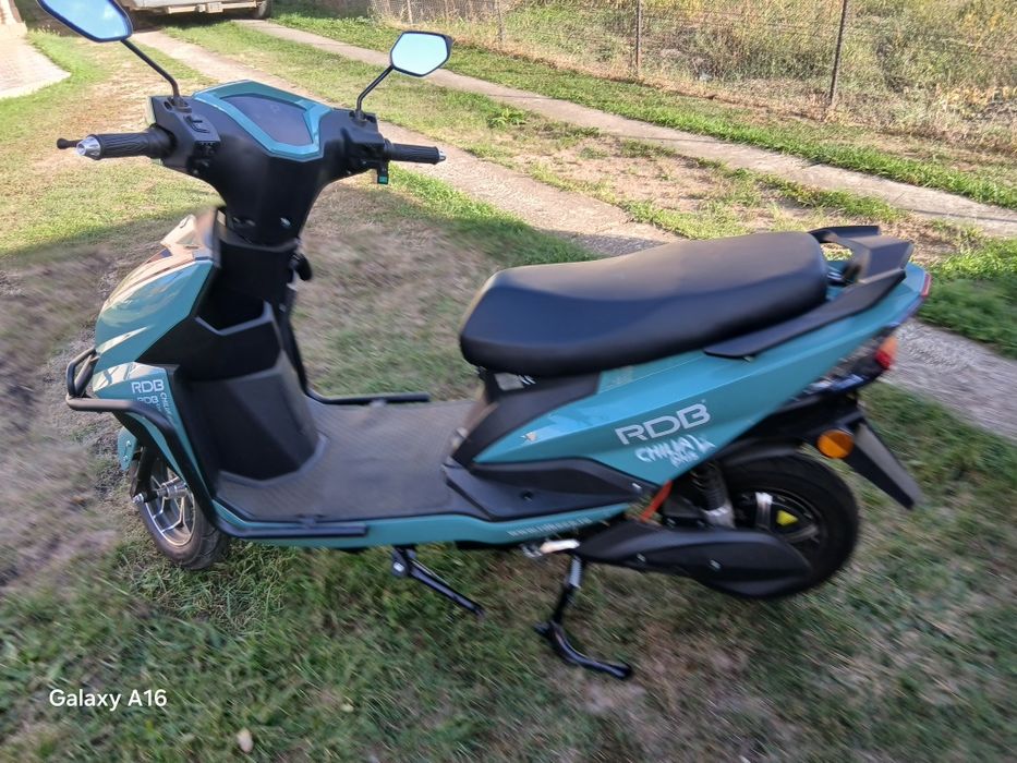 Scuter Electric RDB Chilia Plus Verde fara permis