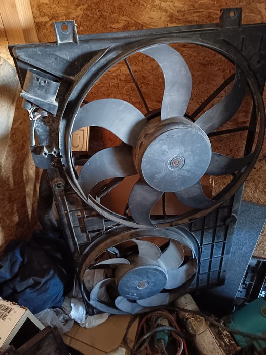 Vând ventilatoare răcire wv touran 2004