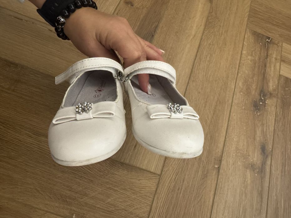 Продам белые туфли 31 рр