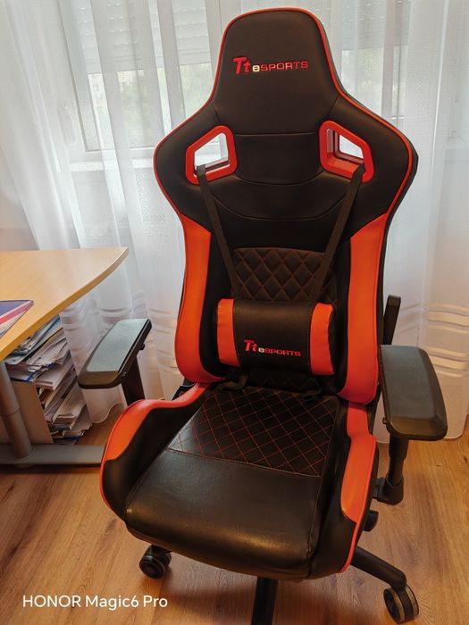 Scaun gaming Tt eSPORTS by Thermaltake GT Fit, Negru - Rosu