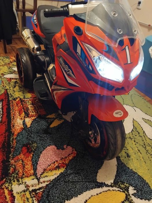 Акомулаторен мотор за деца