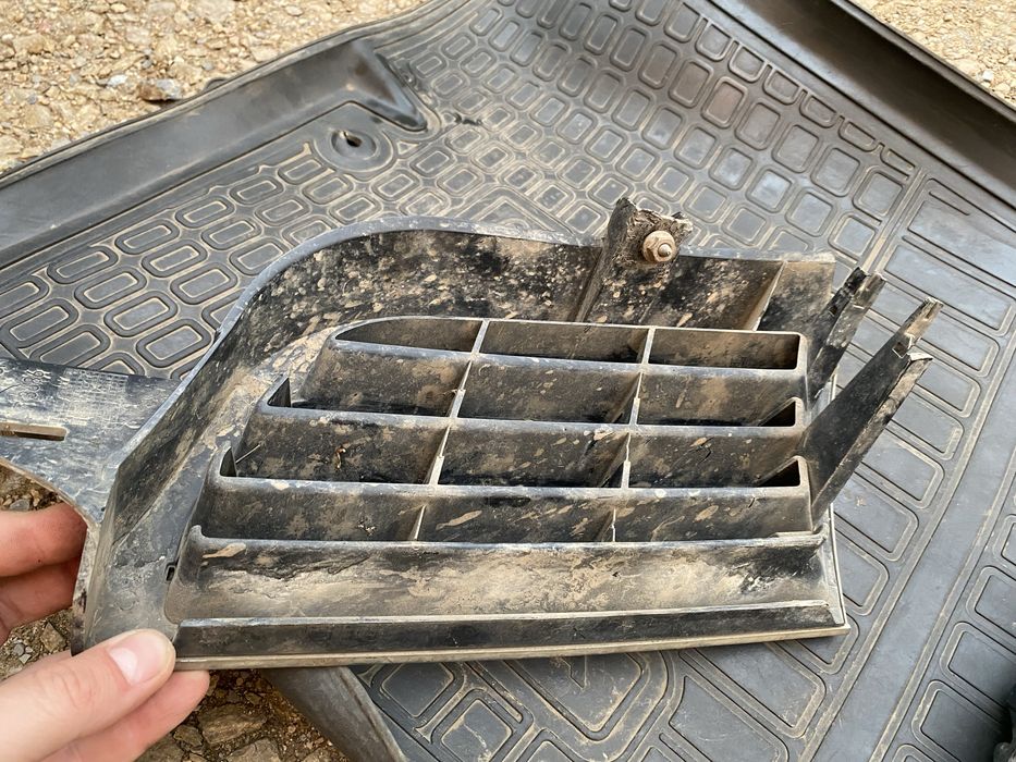 Решетка радиатора митсубиси каризма рест