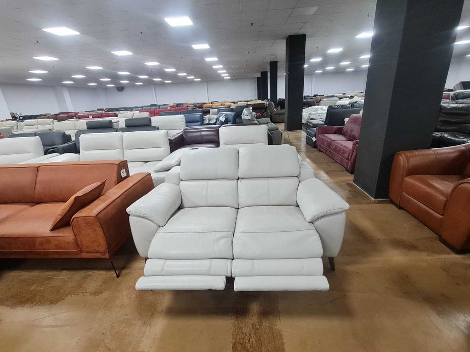 Светло сив кремав кожен диван двойка с ел релакс механизъм