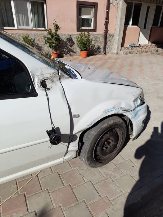 Vand dacia logan avariat!