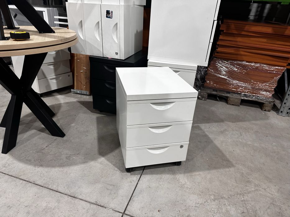 Метални офис контейнери с 3 чекмеджета – на колелца | 8 бр.