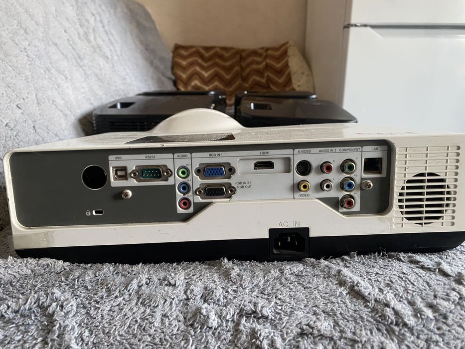 Продам проектор эйки