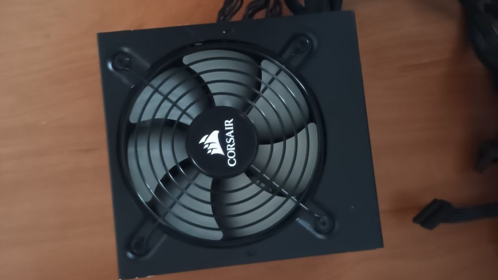 Sursa Corsair 750m