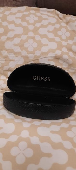 Футляр GUESS для солнцезащитных очков