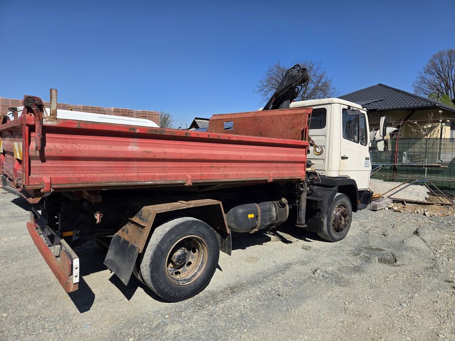 Mercedes 11t basculabil cu macara