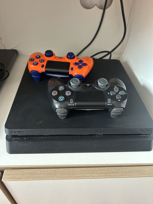 De vanzare PS4 slim 500gb