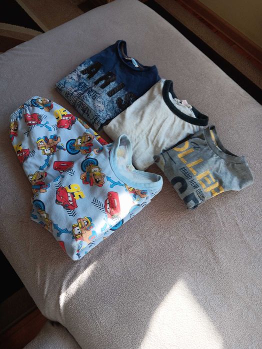 Продавам детски дрехи за момче