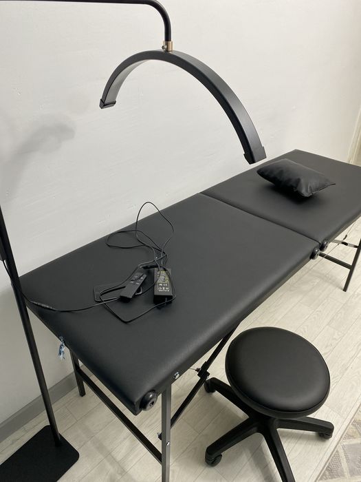 Кушетка, стул, лампа, тележка