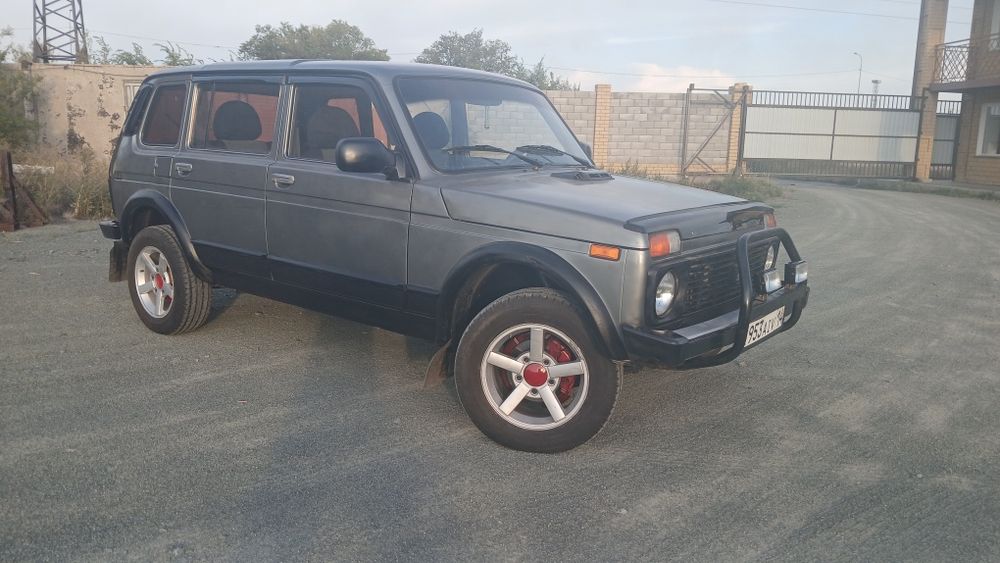 Продам ниву 5 дверную