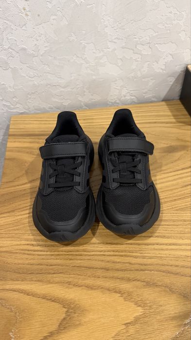 Продам детские кроссовки Adidas