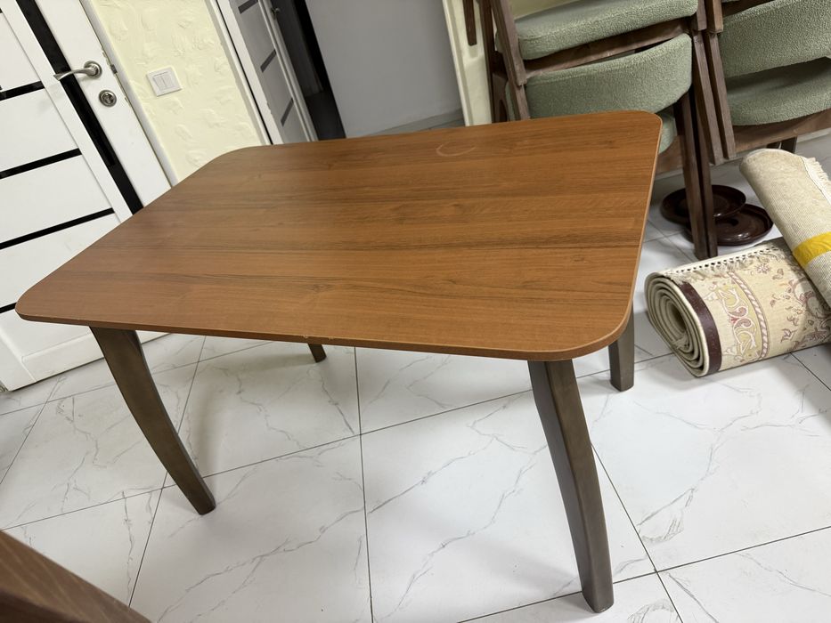 Срочно продается стол стулья