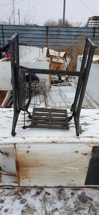 Продам Станине От Швейной Машинки.