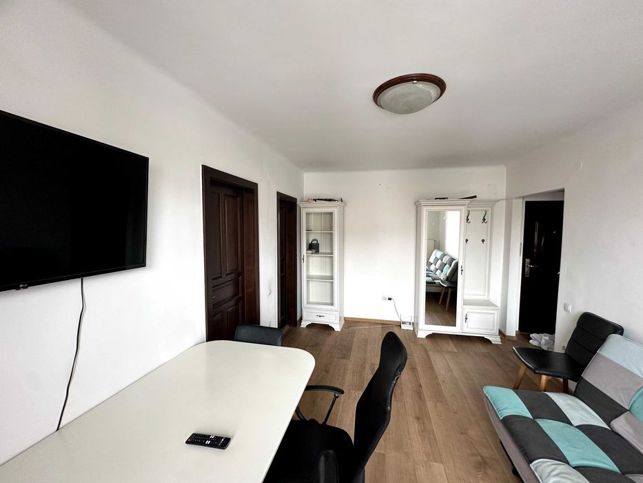 Inchiriez Apart. de 2 camere + parcare in Centru, McDonalds