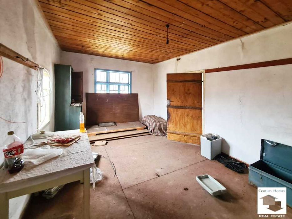 170283 Къща с просторен двор и стопански постройки в с. Косарка