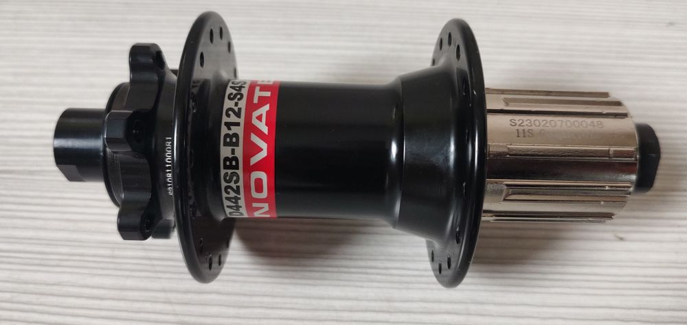 Задна главина Novatec 12/148мм. Нова.
