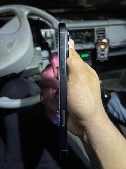 Iphone 16pro max qora 16pro max