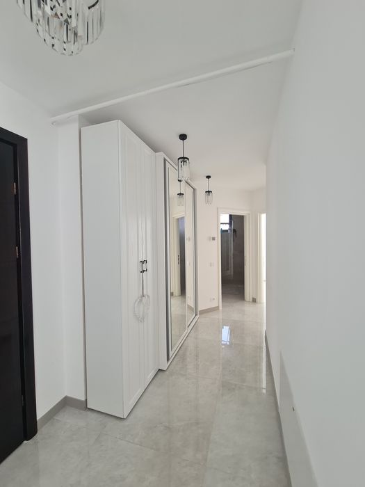 Închiriez apartament cu trei camere mobilat și utilat