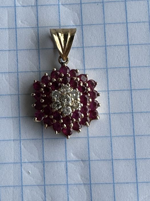 Кулон с бриллиантами