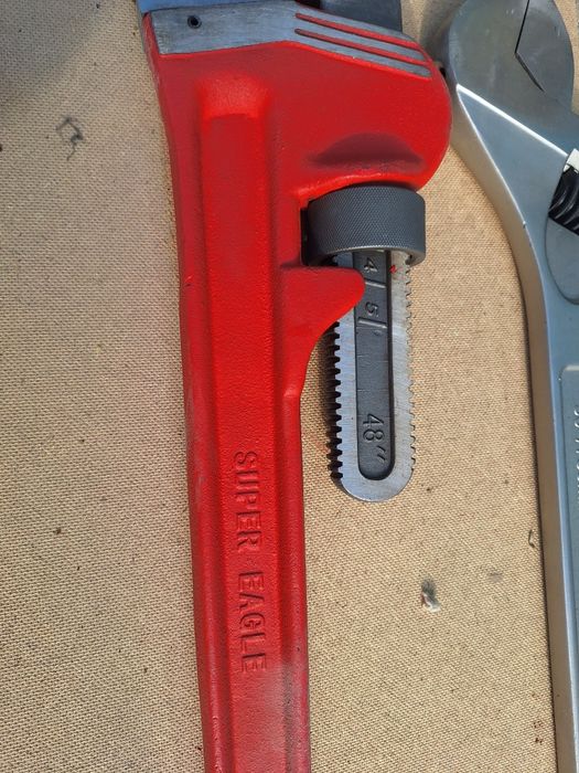 Трубный ключ разводной ключ