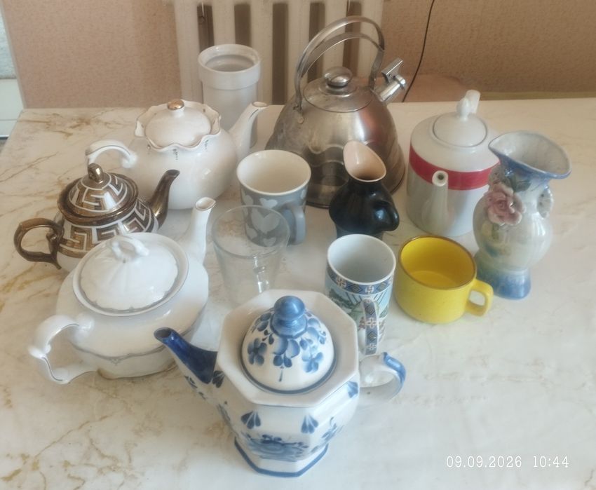Сковородки, сатейник, чайник