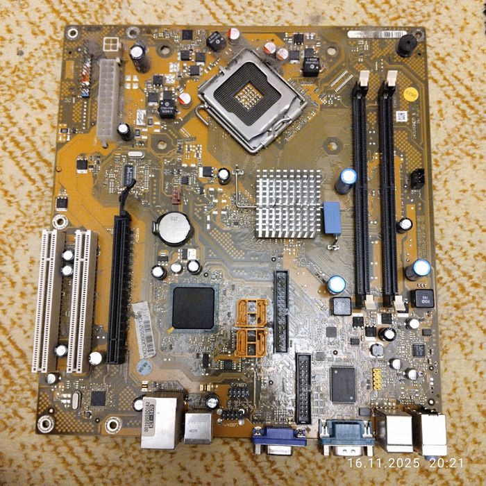 Материнская плата для DDR- 2, рабочая вместе с процессором