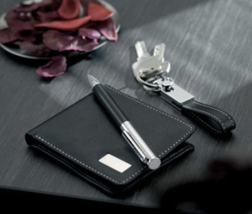 Set cadou: pix+breloc+portofel negru